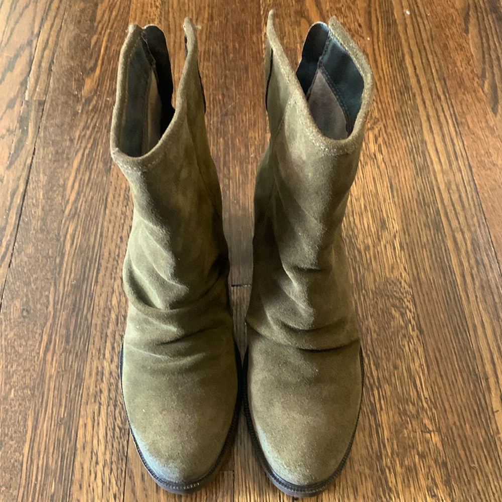 Women Bos&Co green suede ankle boots. Worn twice.